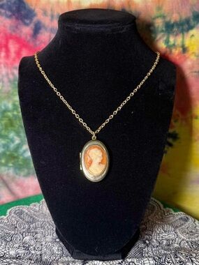 cameo necklace